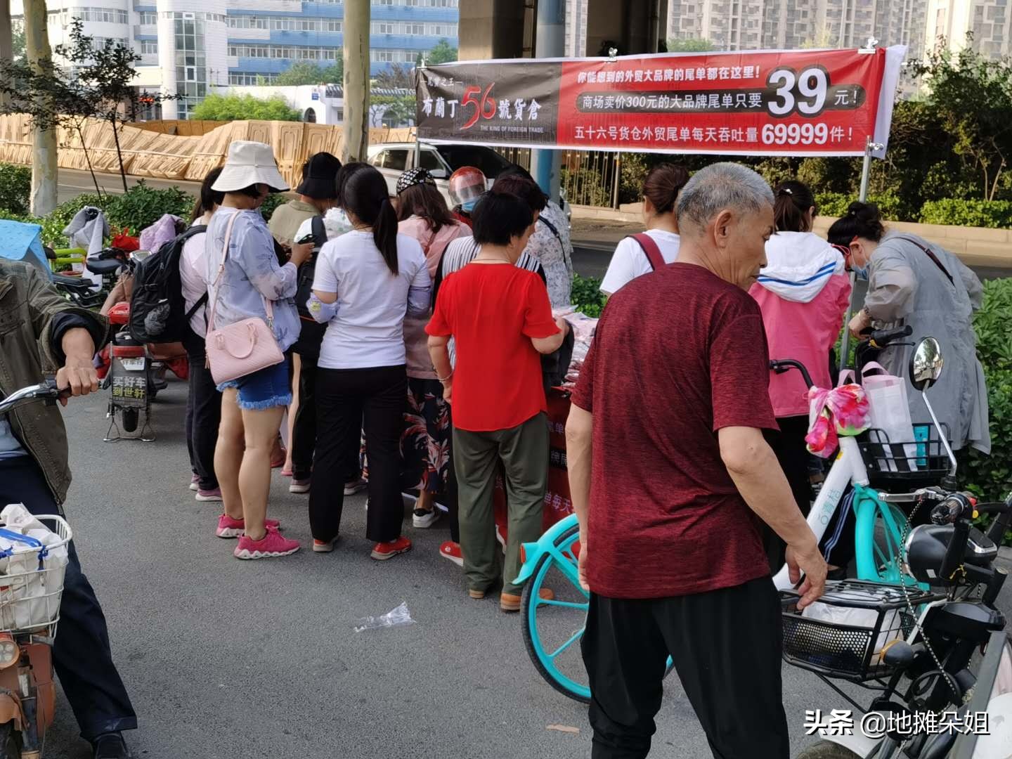 夏天晚上摆地摊卖什么最火最赚钱？