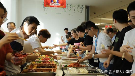 苏宁818发烧购物节正燃，苏宁员工福利又让网友们集体酸了
