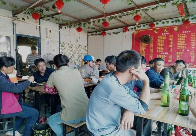 工地上的10元快餐店能赚钱吗？这么便宜能放心吃吗