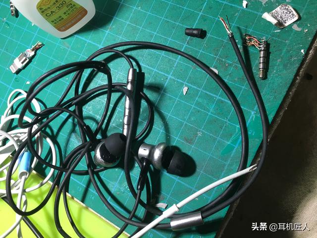 小米耳机只有一边有声音，这问题怎么解决