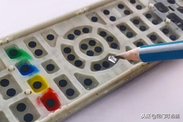 遥控器失灵怎么办？教你一个窍门，不花一分钱，和新的一样灵敏！