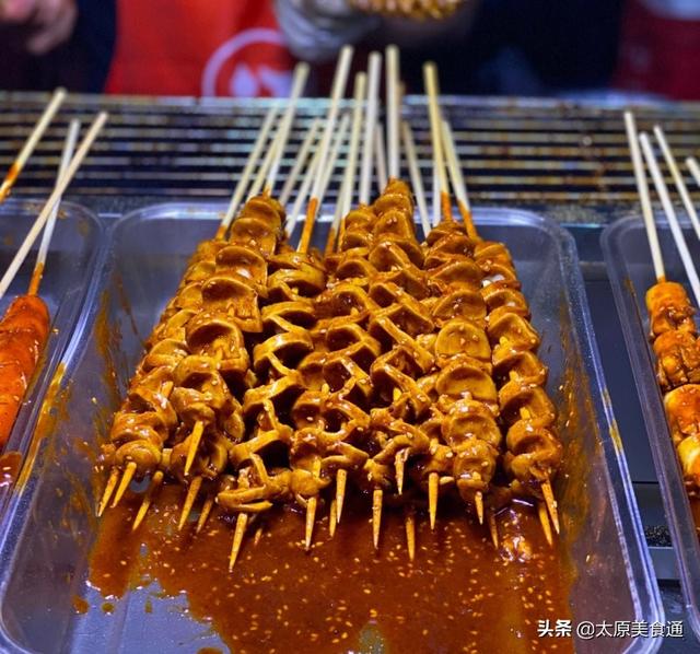 适合夜市摆摊的4种小吃，成本不高味道好，年轻人追捧不已