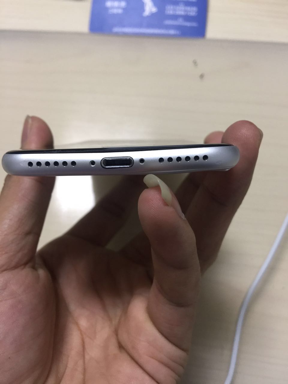 苹果7拆机分解过程，做工精细，不得不佩服IPHONE 7