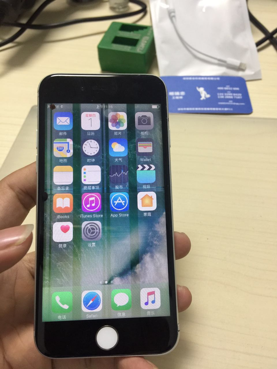 苹果7拆机分解过程，做工精细，不得不佩服IPHONE 7