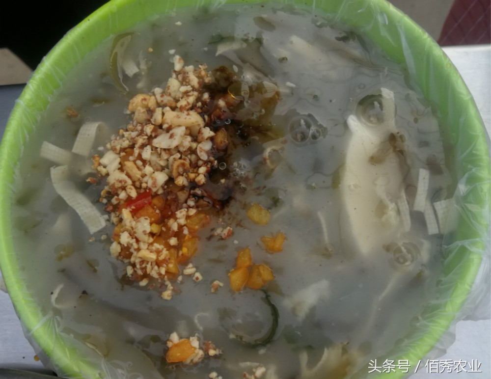 农村人兼职卖小吃，每天多赚200元，生意火爆的秘诀是什么