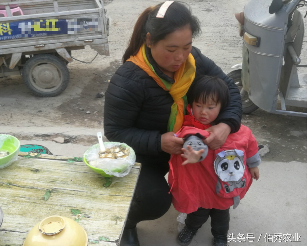 农村人兼职卖小吃，每天多赚200元，生意火爆的秘诀是什么