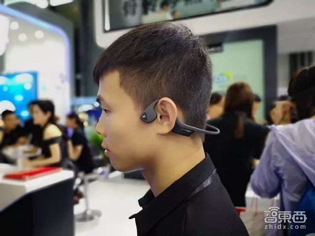 智能语音产业井喷：AI音箱与蓝牙音箱同场“互撕”