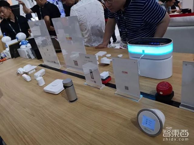 智能语音产业井喷：AI音箱与蓝牙音箱同场“互撕”