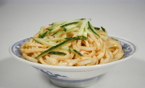 夜市摆摊卖啥好？10种小吃深受喜爱，市场空间巨大