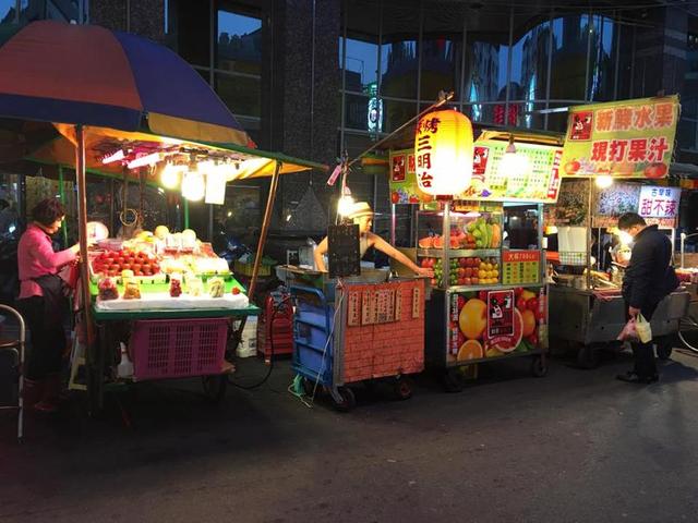夜市摆摊卖啥好？10种小吃深受喜爱，市场空间巨大