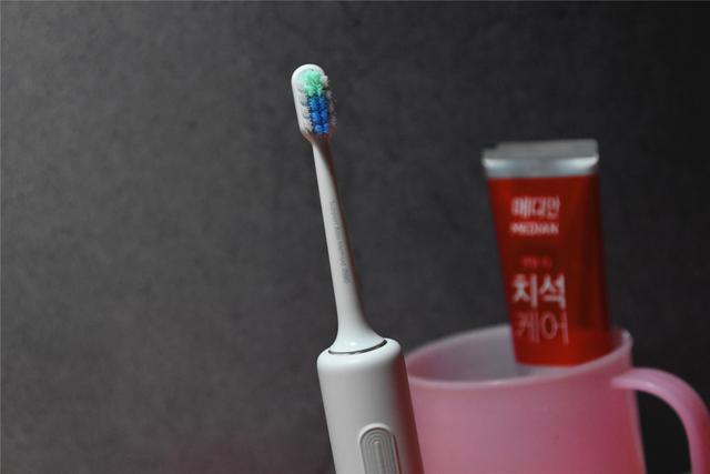 不足百元电动牙刷，到底好在哪？贝医生电动牙刷深度评测