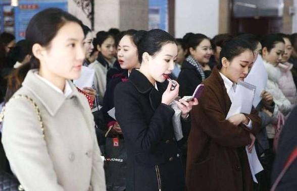 女面试官：世界上什么动物最没有方向感？研究生机智回答，被录用