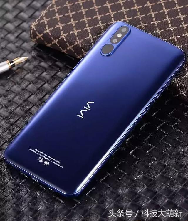 拼多多上的网红手机vivi，到底是何方神圣？