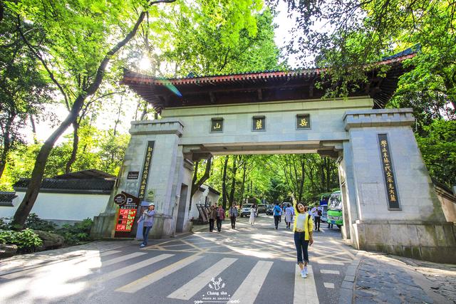 长沙最值得一游的景点，非岳麓山莫属，不止是枫叶和爱晚亭……
