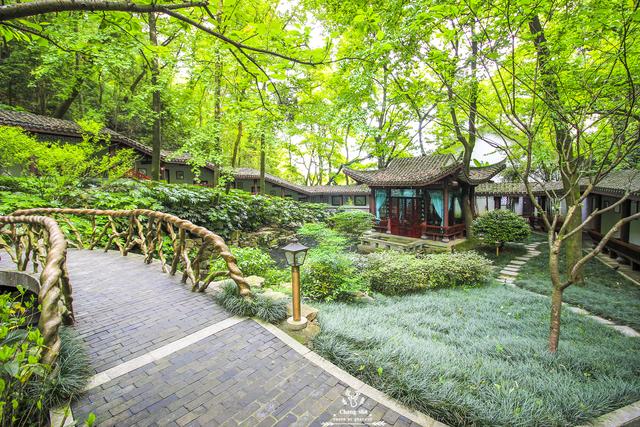 长沙最值得一游的景点，非岳麓山莫属，不止是枫叶和爱晚亭……