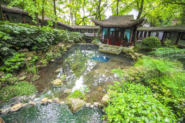 长沙最值得一游的景点，非岳麓山莫属，不止是枫叶和爱晚亭……