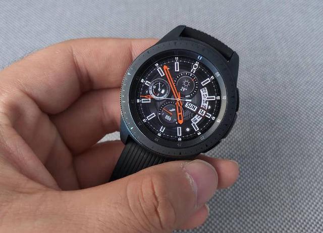 三星GalaxyWatch智能手表体验：更长的续航，媲美机械表的质感