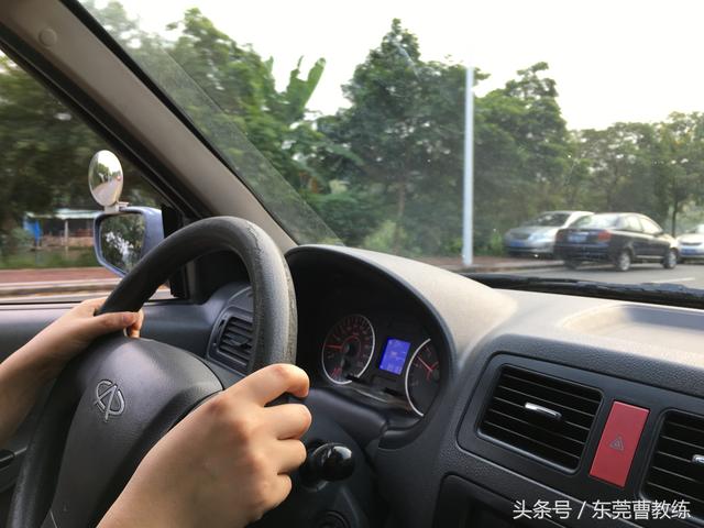 科目三起步不熄火控制有诀窍，看完就明白这是多么的简单！