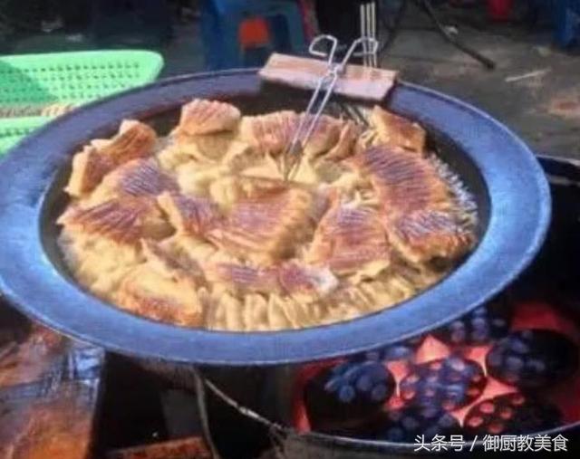 80后大姐摆摊卖“特色小吃”10元一份，每天收入1000元！