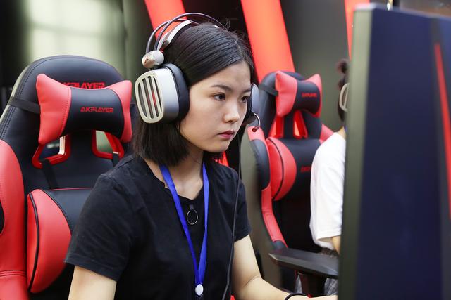 女生学计算机好就业吗？女生学IT应该怎么选择方向？