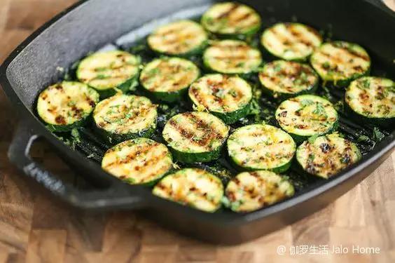 Le Creuset，Staub，Lodge，真好用的锅铸铁锅怎么选？