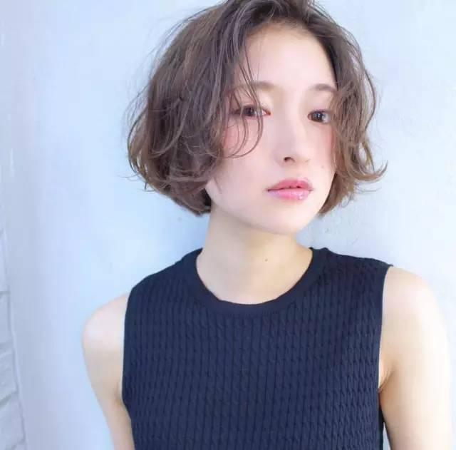 14张最流行的短发造型图，还是短发女生好看