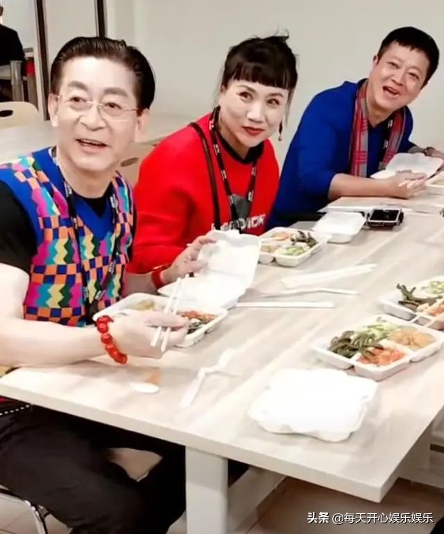 装病请假接私活？61岁六小龄童穷途末路只能凄惨吃剩饭？真相感动