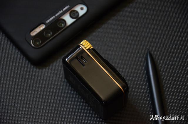 比手掌还要小的AI智能音箱！Divoom点音小咖评测