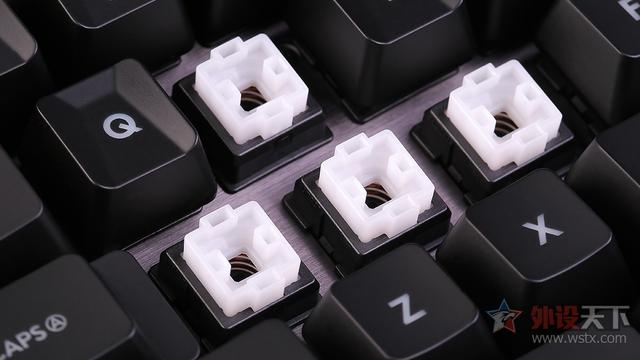 罗技不仅要玩金属风 还诠释了性价比 G413机械键盘评测 