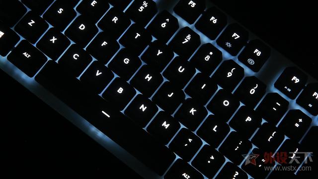 罗技不仅要玩金属风 还诠释了性价比 G413机械键盘评测 