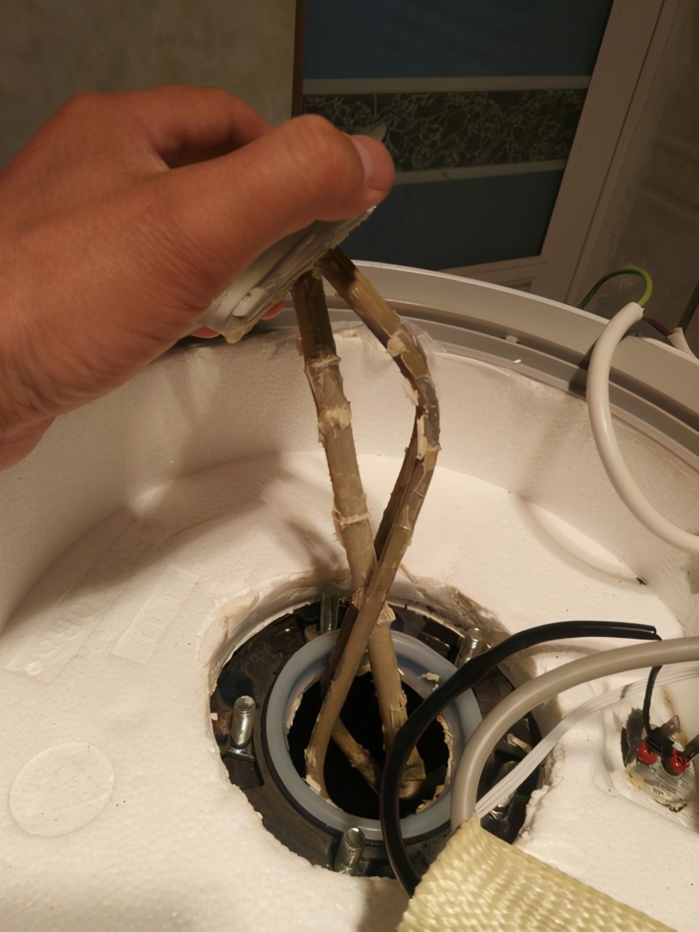 电热水器怎么清洗？自己洗还是找师傅洗？怎么收费？