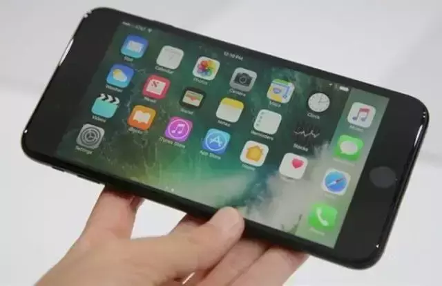苹果老旗舰iPhone 7P和8P哪个更值得购买，分析这几点你就知道