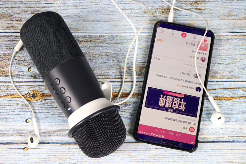将麦克风与音箱一体化绝对是第一次