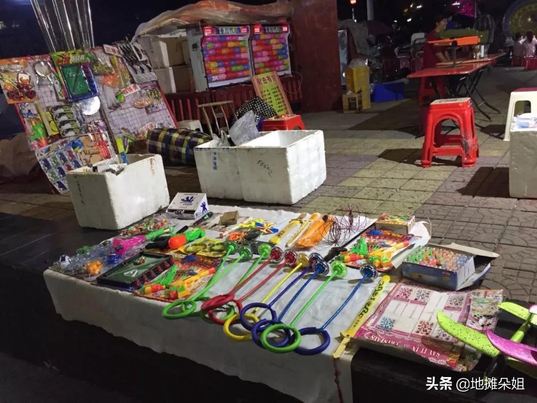 90后摆摊开两家公司｜10年经验告诉你：摆摊卖什么最挣钱！
