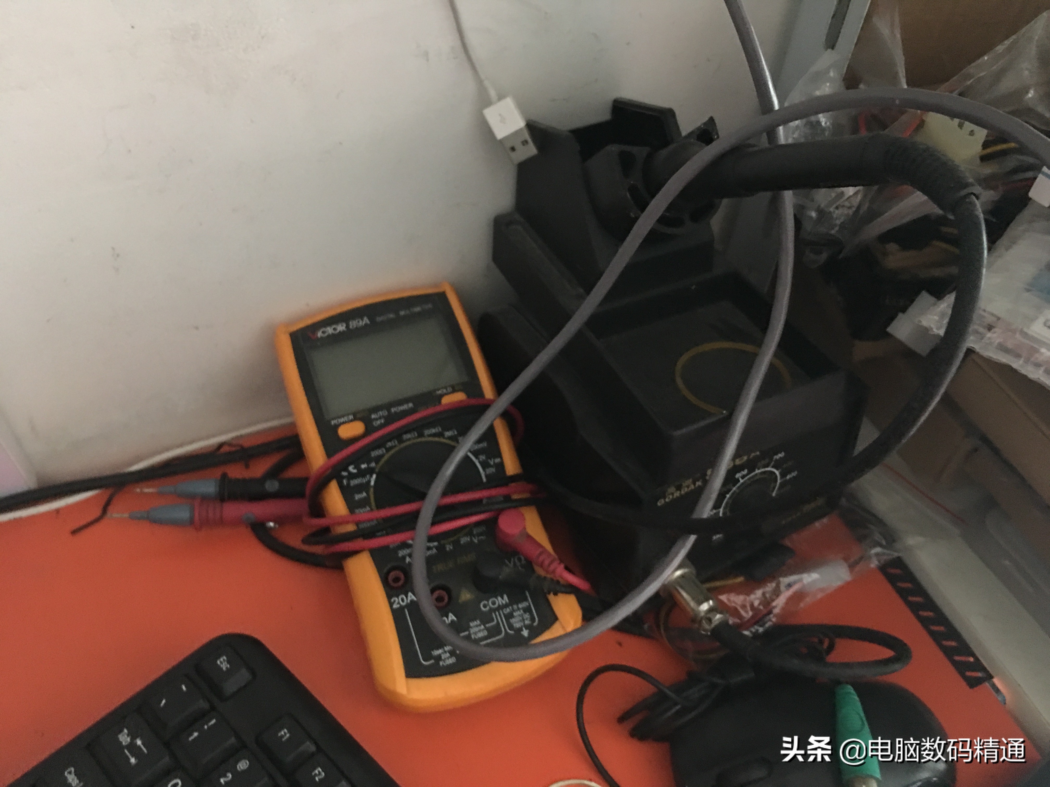 很多人都说修个电脑主板收费几百块钱很贵，你看到别人付出了吗？