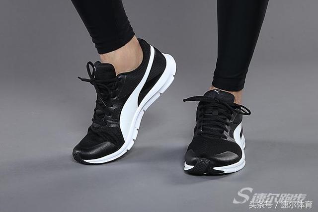 适合在健身房穿的运动鞋：PUMA FLEXRACER运动训练鞋