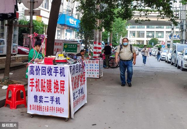 地摊经济合法了，摆地摊适合做什么项目？推荐6种投入小却很赚钱