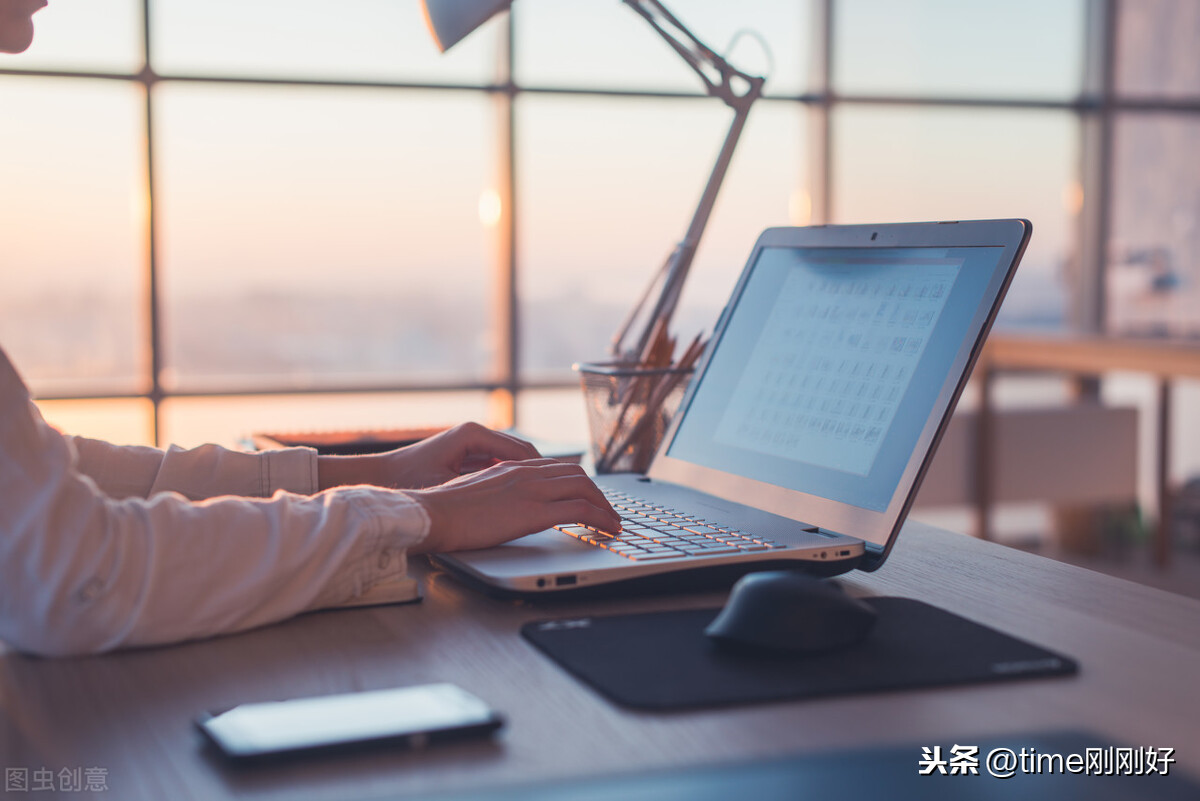 下班后写作赚外快，闷声不响月入过万：能赚钱的年纪，请不要偷懒