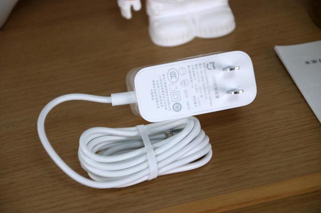 小米经典之作再升级，米家台灯1S开箱：更好用