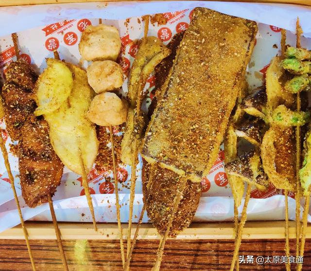 适合夜市摆摊的4种小吃，成本不高味道好，年轻人追捧不已