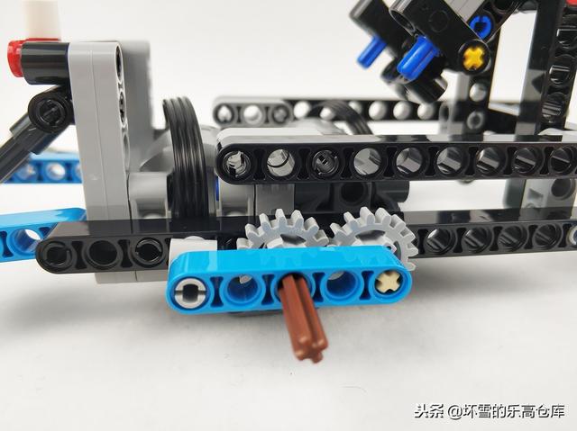 入门级乐高遥控车的新选择：乐高机械组42095遥控特技赛车评测