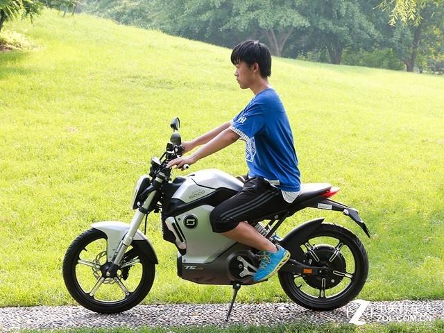 坐上去才知道 八款电动两轮舒适度体验