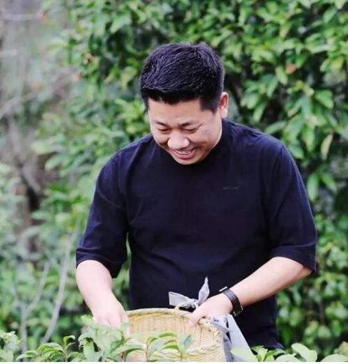 他是中国最牛营销大师，25岁收入上亿，推出了背背佳好记星小罐茶