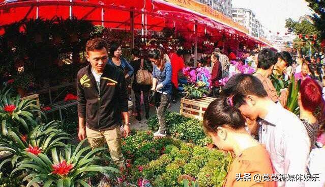 18种最赚钱的地摊生意适合穷人过年前后做