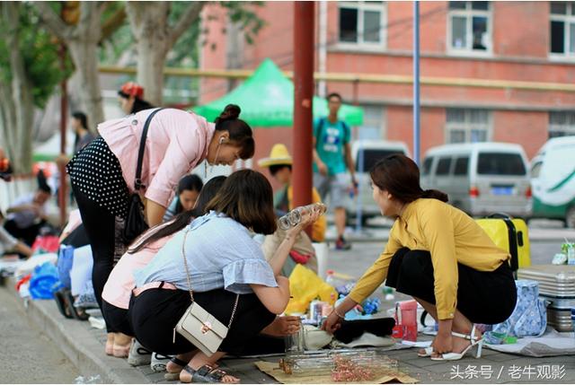 再不用东奔西走的打工了，卖这种东西跑江湖、摆地摊月入好几万