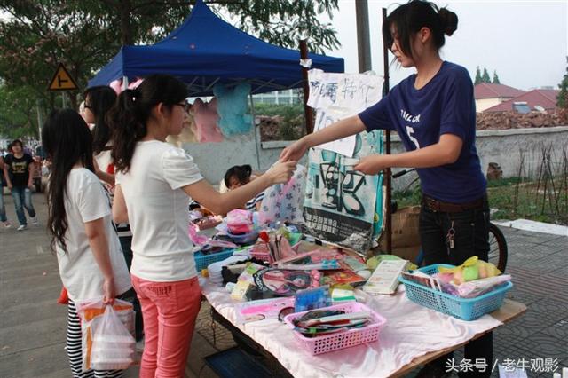 再不用东奔西走的打工了，卖这种东西跑江湖、摆地摊月入好几万