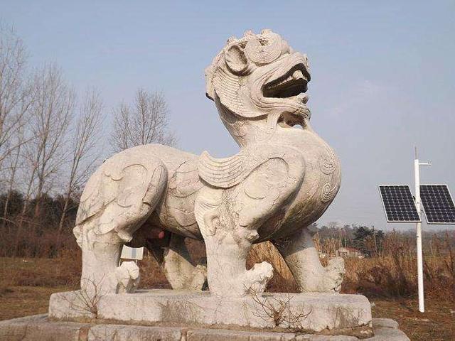 世界最大镜片生产基地，相关企业1300多家，称为中国眼镜之乡