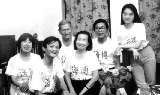 阿里巴巴成立20周年，55岁的马云卸任阿里巴巴集团董事局主席