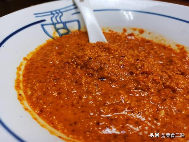 辣椒酱做法，香辣超下饭，不含添加剂，一次做上2斤不够全家吃