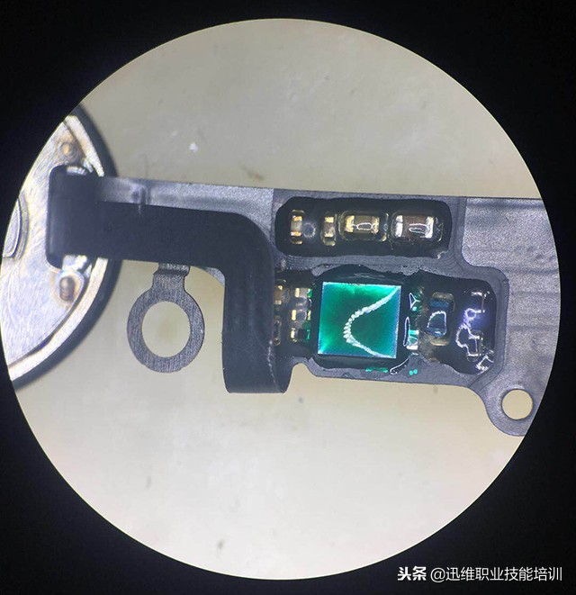 台湾粉丝寄修iPhone7手机Home键失灵，小小芯片在作怪师傅秒修复